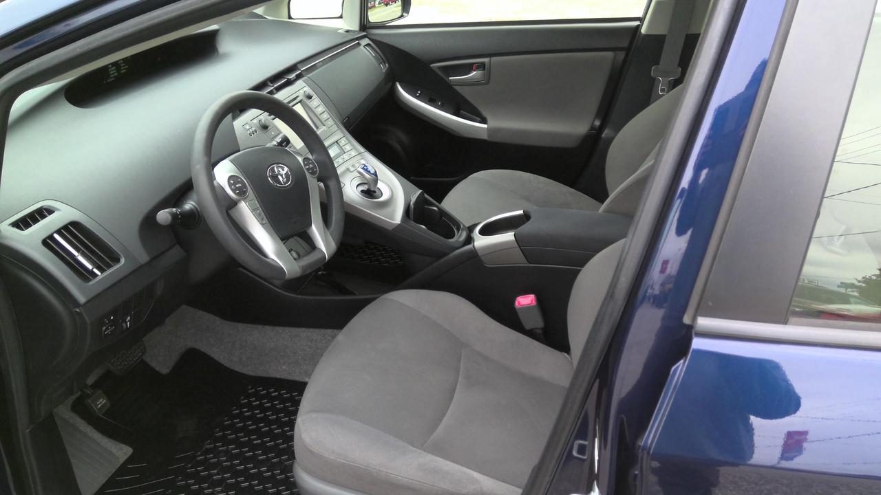 2013 Toyota Prius Base 5dr Hatchback Photo