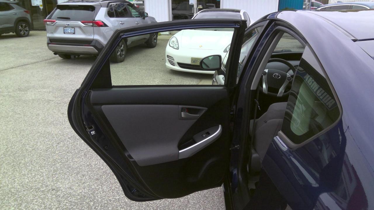 2013 Toyota Prius Base 5dr Hatchback Photo