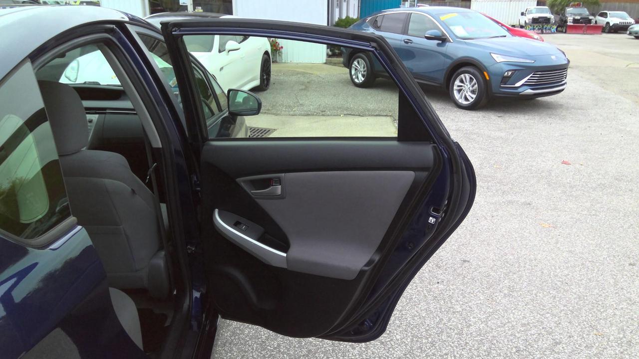 2013 Toyota Prius Base 5dr Hatchback Photo