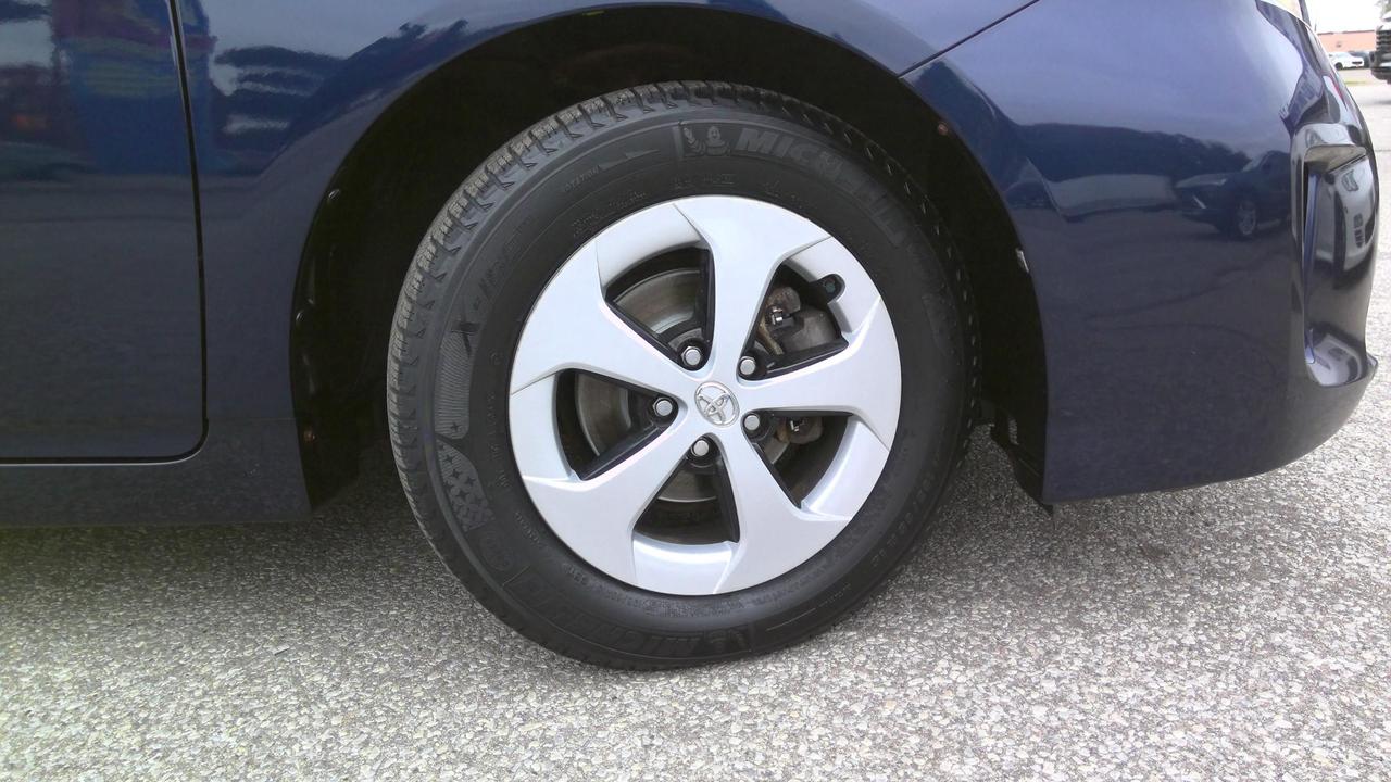 2013 Toyota Prius Base 5dr Hatchback Photo