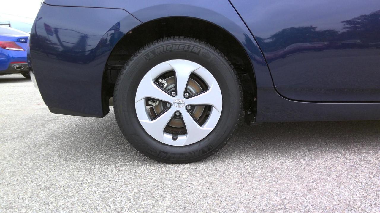 2013 Toyota Prius Base 5dr Hatchback Photo