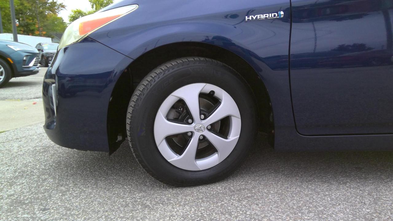 2013 Toyota Prius Base 5dr Hatchback Photo