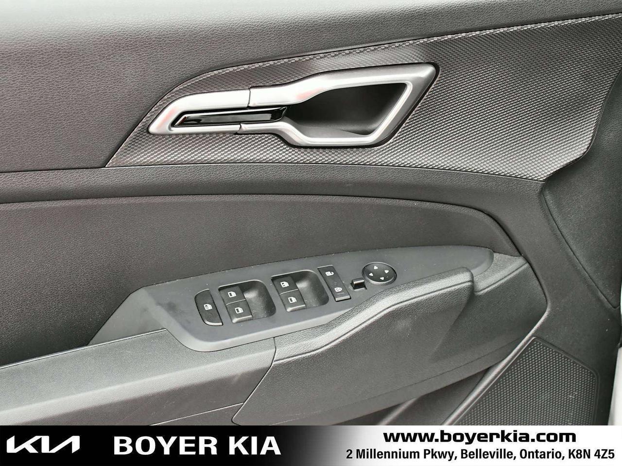 2023 Kia Sportage LX One Owner / Low KMS Photo