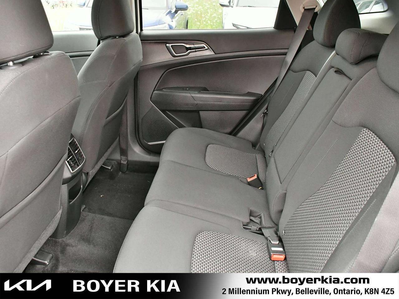 2023 Kia Sportage LX One Owner / Low KMS Photo