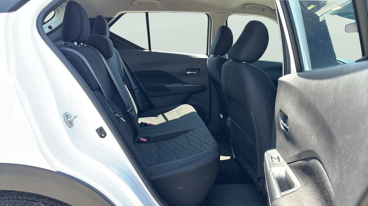 2025 Nissan Kicks Play S Photo