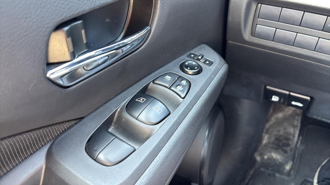 2025 Nissan Kicks Play S Photo