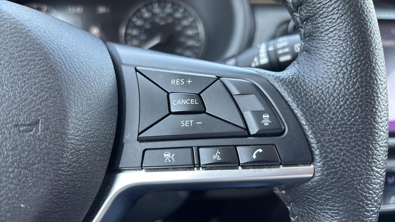2025 Nissan Kicks Play S Photo