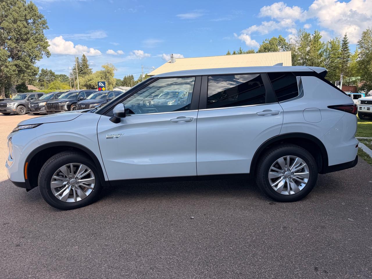 2026 Mitsubishi Outlander PHEV ES 4dr S-AWC Photo