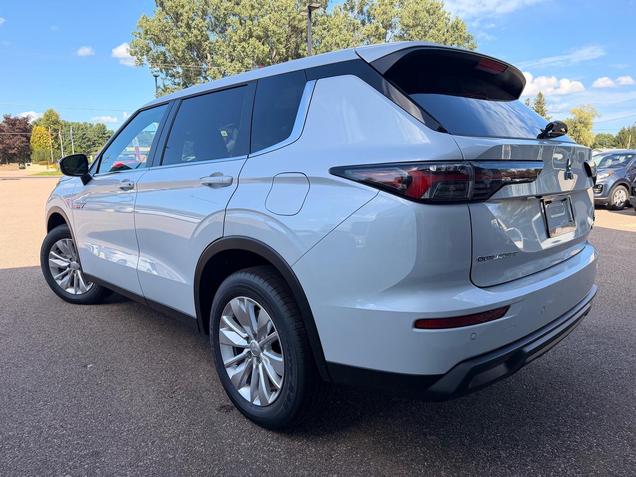 2026 Mitsubishi Outlander PHEV ES 4dr S-AWC Photo