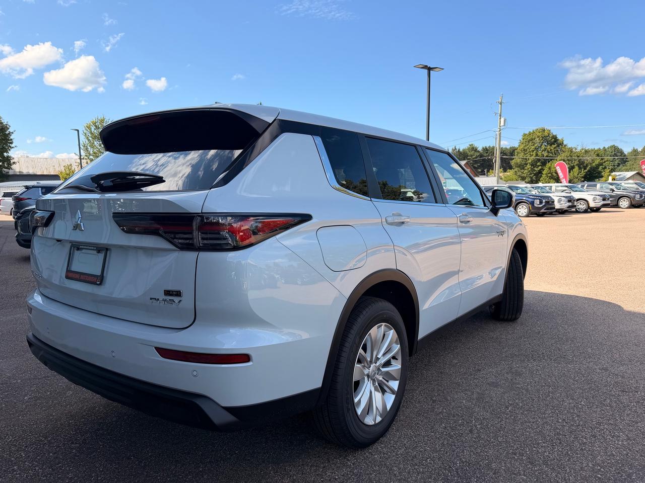2026 Mitsubishi Outlander PHEV ES 4dr S-AWC Photo