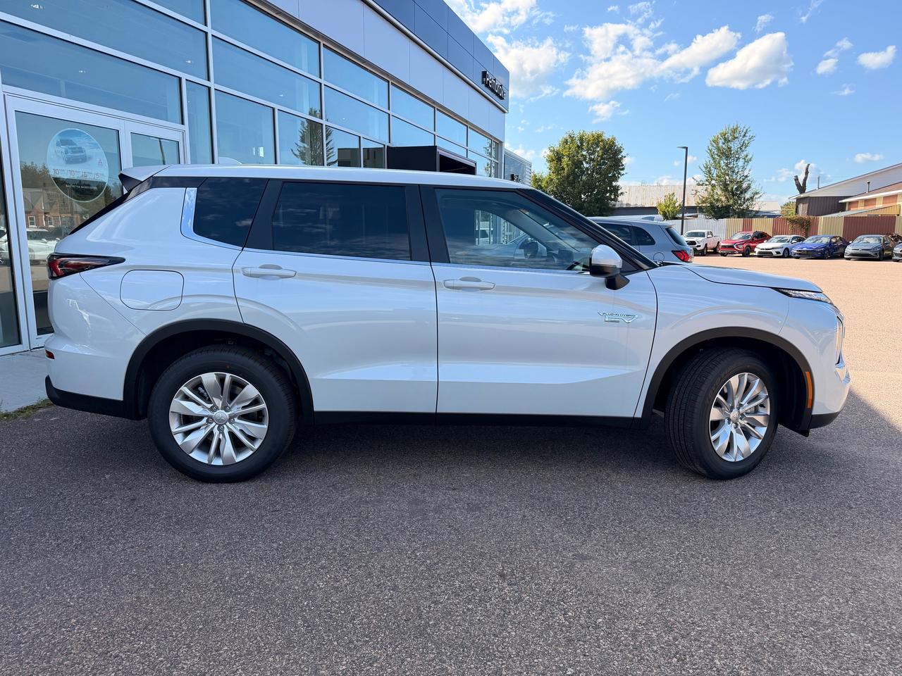 2026 Mitsubishi Outlander PHEV ES 4dr S-AWC Photo