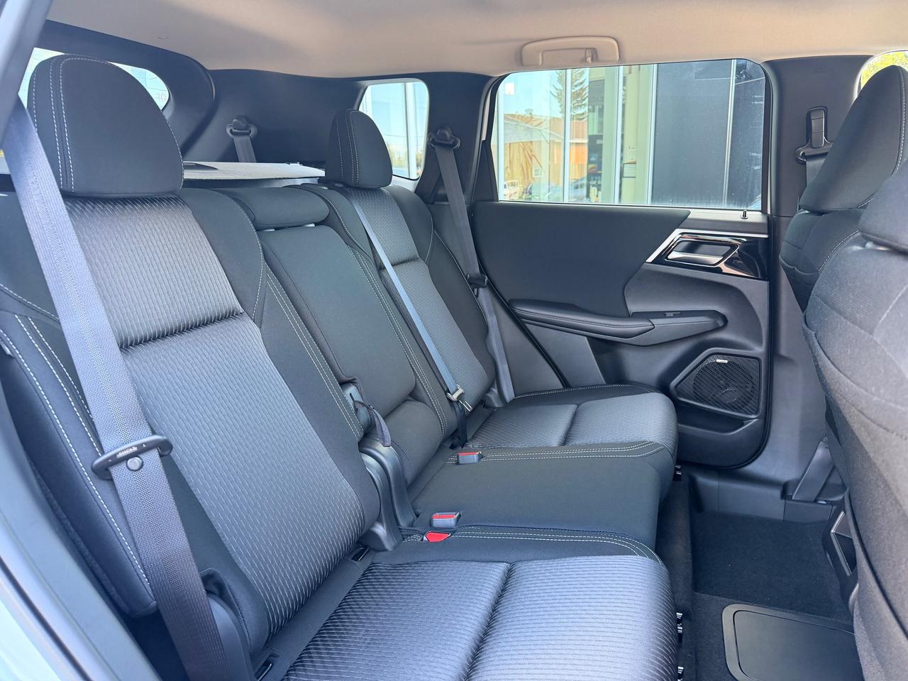 2026 Mitsubishi Outlander PHEV ES 4dr S-AWC Photo
