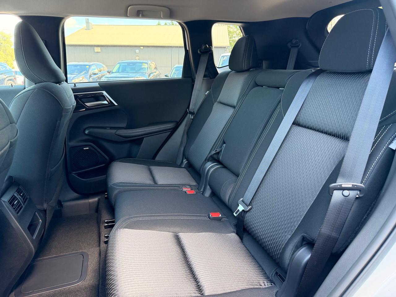 2026 Mitsubishi Outlander PHEV ES 4dr S-AWC Photo
