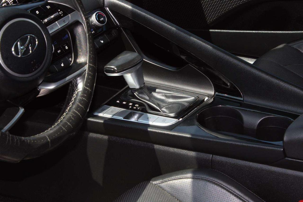 2021 Hyundai Elantra SEL  ReverseCamera HtdSeats CruiseCtrl Photo