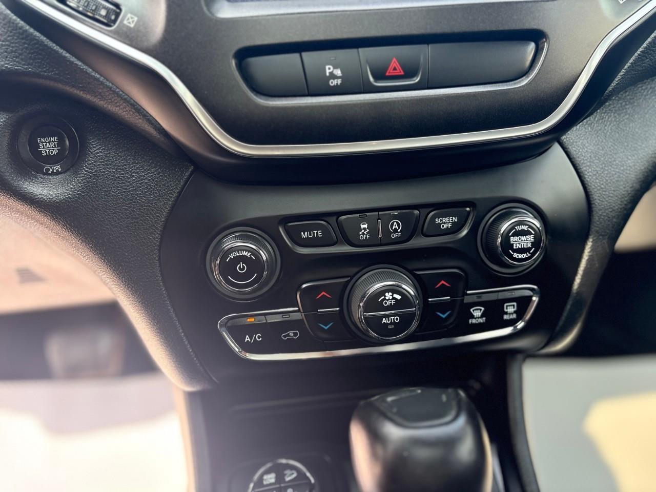 2019 Jeep Cherokee Trailhawk 4dr 4x4 Photo