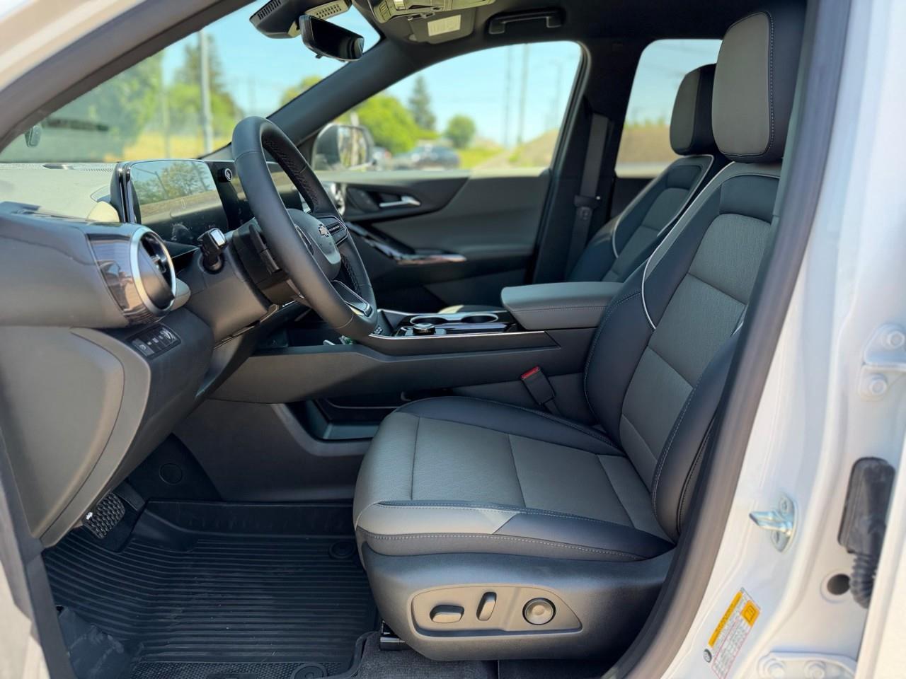 2027 Chevrolet Equinox LT 4dr All-Wheel Drive Photo4