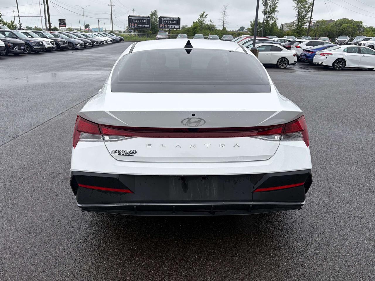 2024 Hyundai Elantra Preferred Photo3