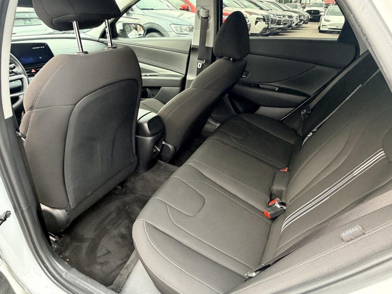 2025 Hyundai Elantra Pref Sun w/Tech   Amb Light   Navi   Lane Assist Photo
