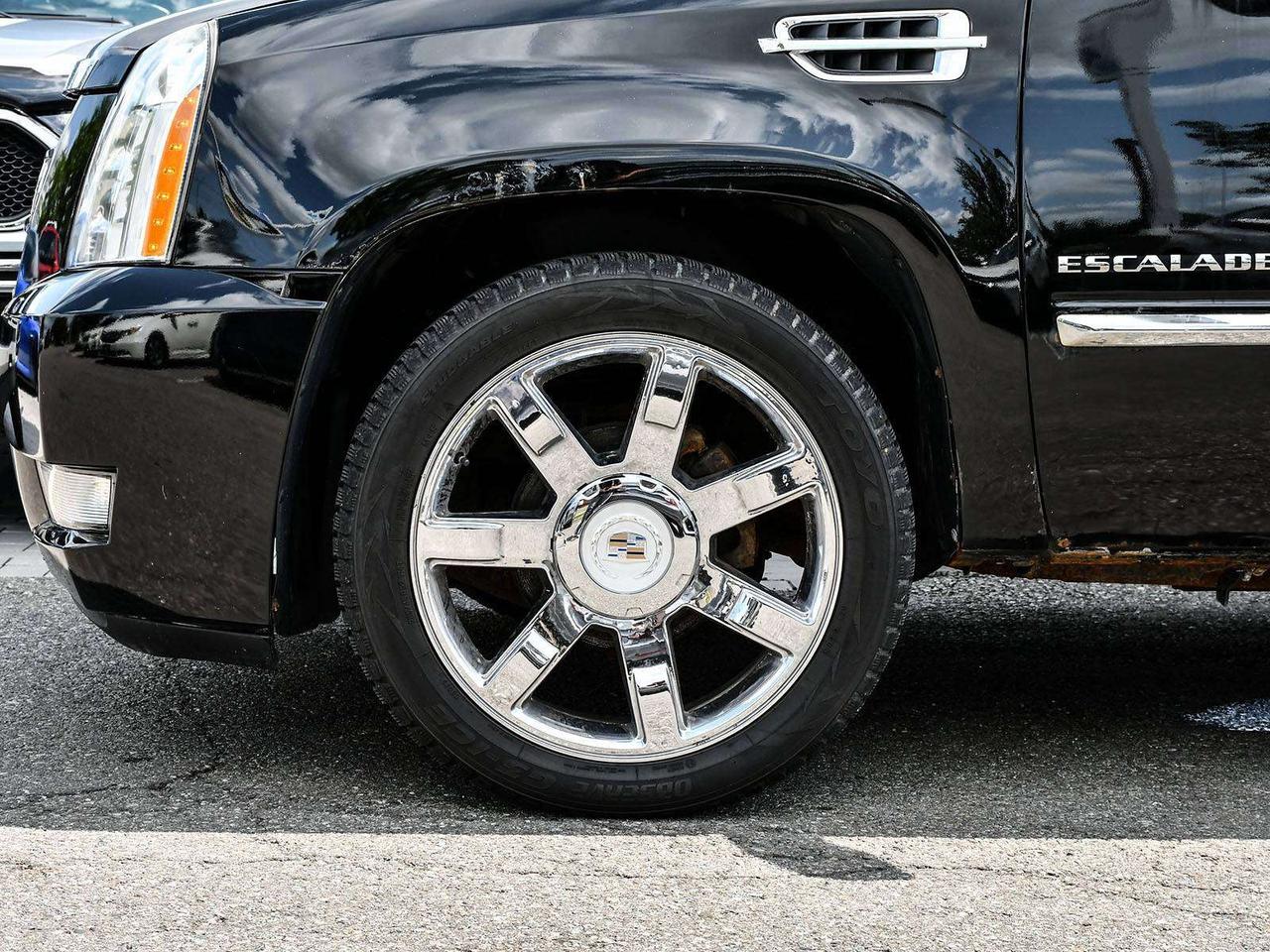 2010 Cadillac Escalade CLEAN CARFAX   27 SERVICE RECORDS   ASIS   SUNROOF Photo