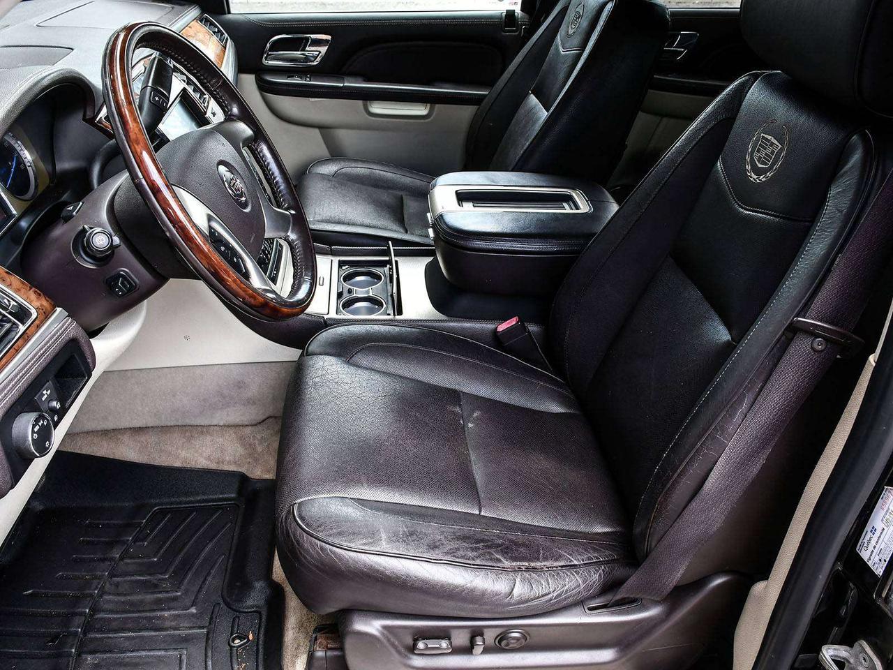 2010 Cadillac Escalade CLEAN CARFAX   27 SERVICE RECORDS   ASIS   SUNROOF Photo