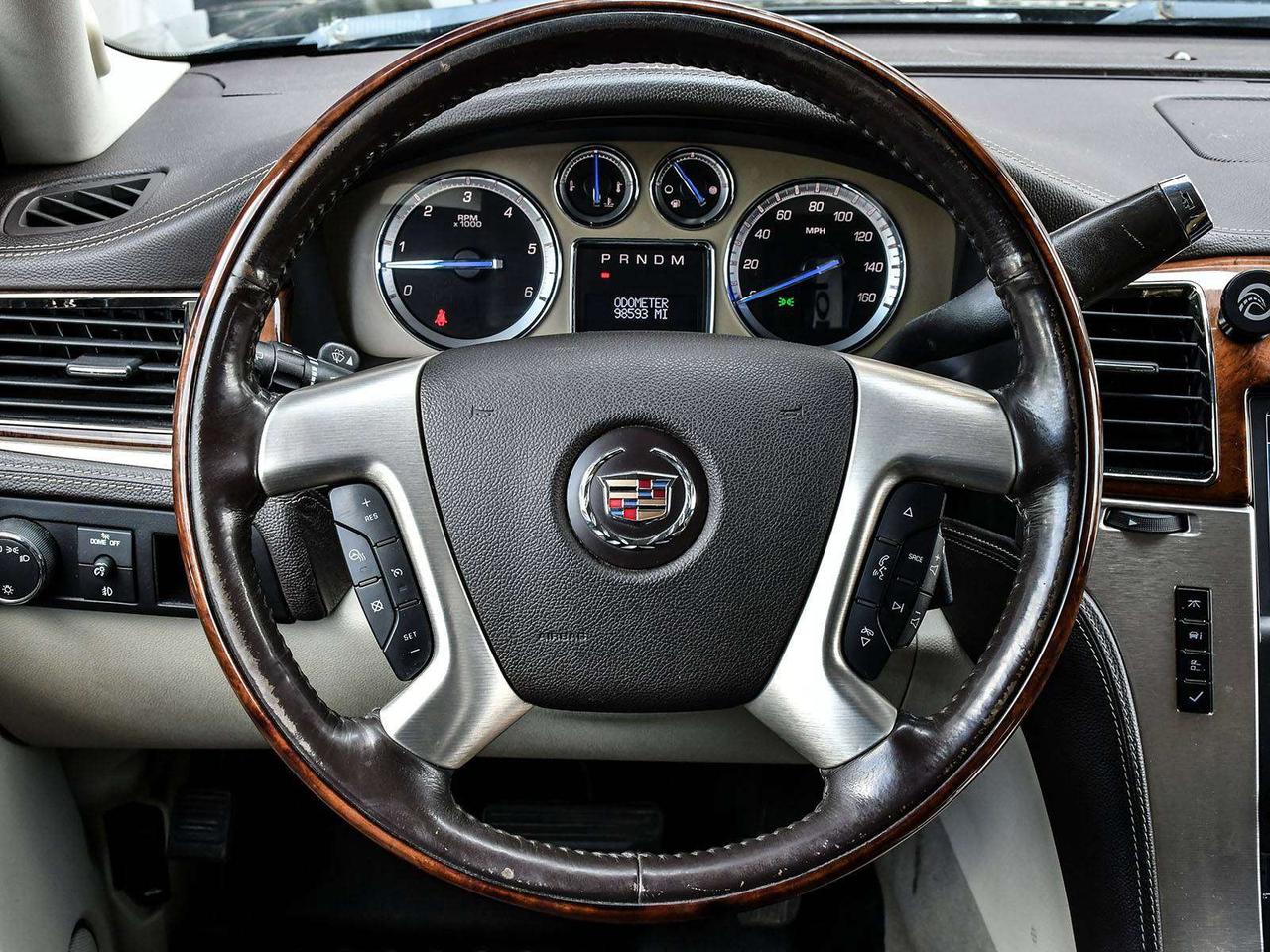 2010 Cadillac Escalade CLEAN CARFAX   27 SERVICE RECORDS   ASIS   SUNROOF Photo