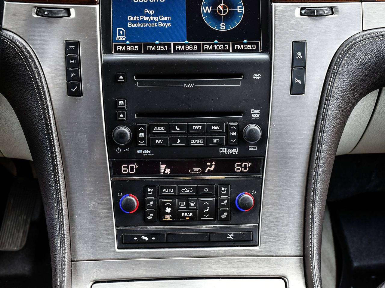 2010 Cadillac Escalade CLEAN CARFAX   27 SERVICE RECORDS   ASIS   SUNROOF Photo