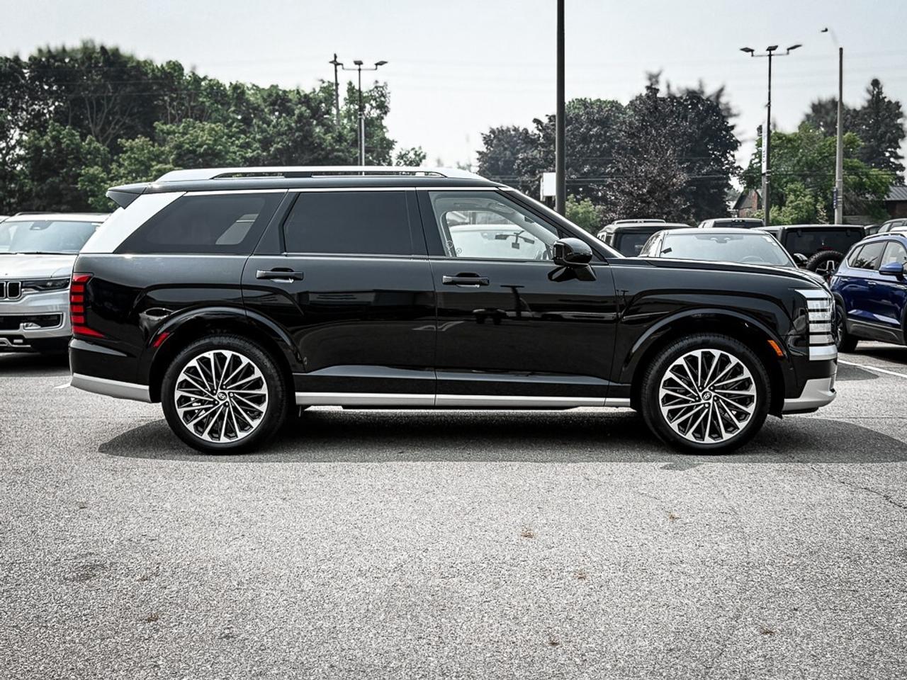 2026 Hyundai PALISADE Ultimate Calligraphy   AWD   BOSE AUDIO   BLINDSPO Photo3
