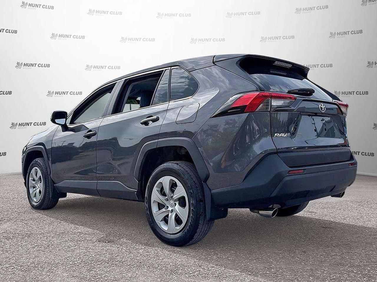 2022 Toyota RAV4 LE Photo