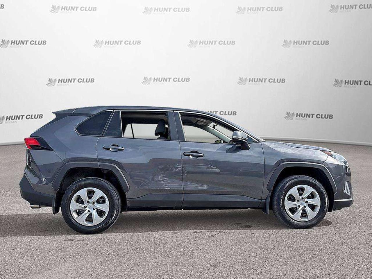 2022 Toyota RAV4 LE Photo