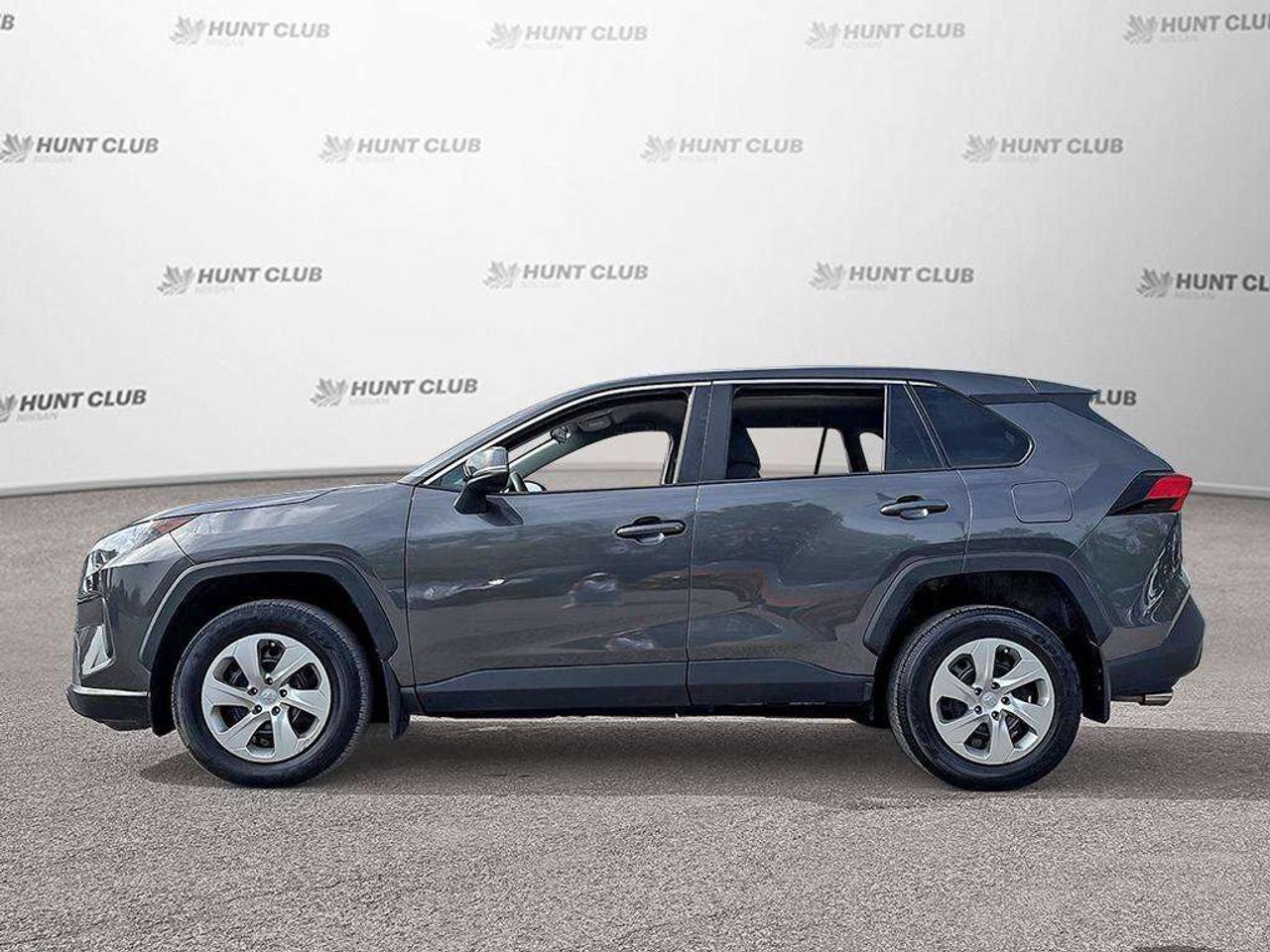 2022 Toyota RAV4 LE Photo