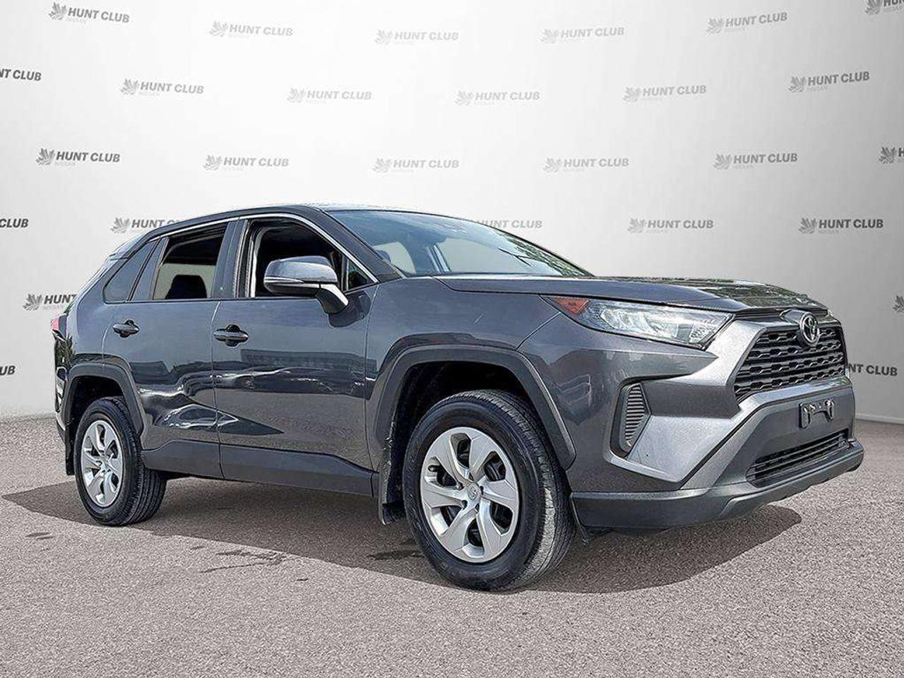 2022 Toyota RAV4 LE Photo