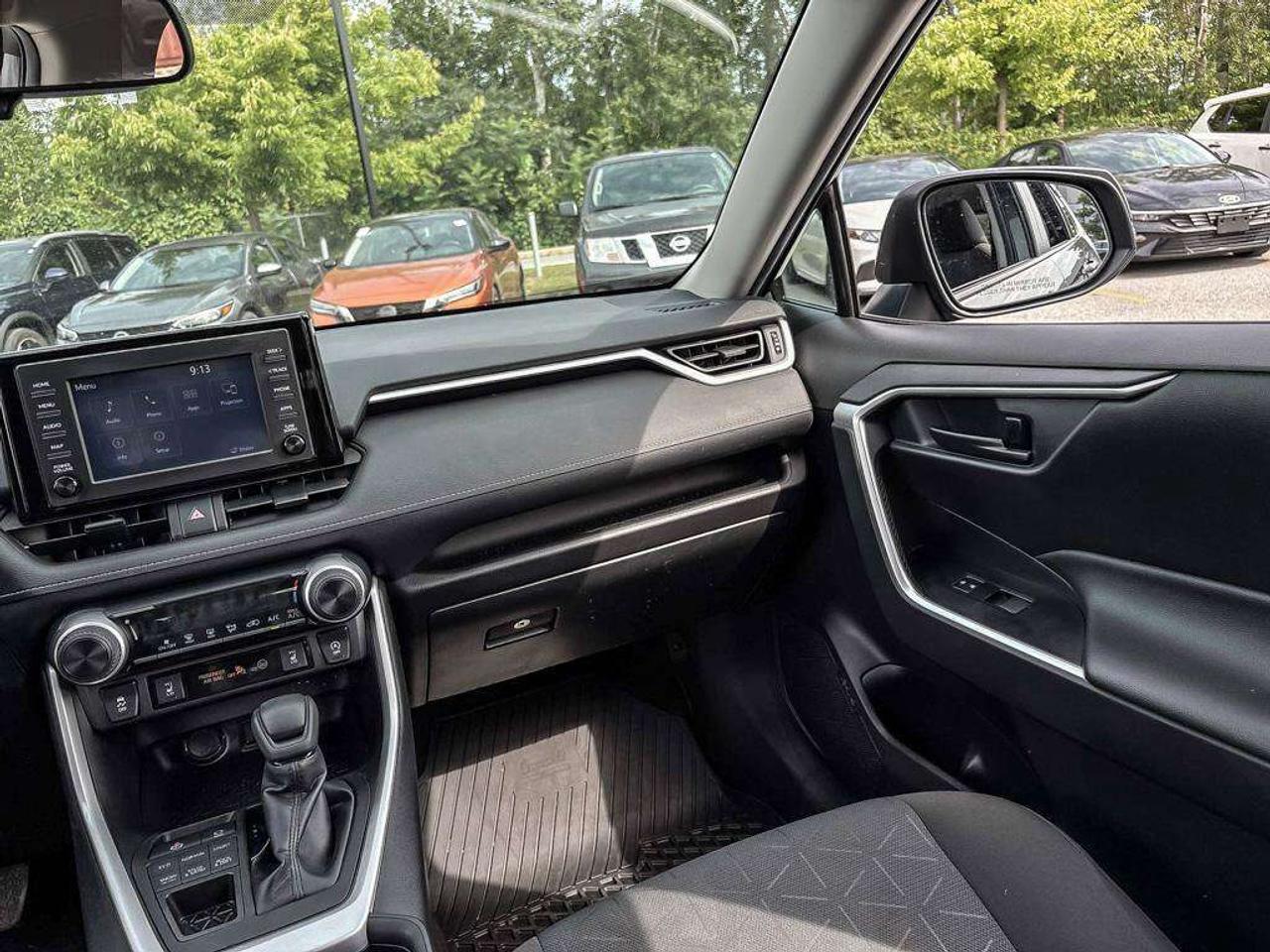 2022 Toyota RAV4 LE Photo
