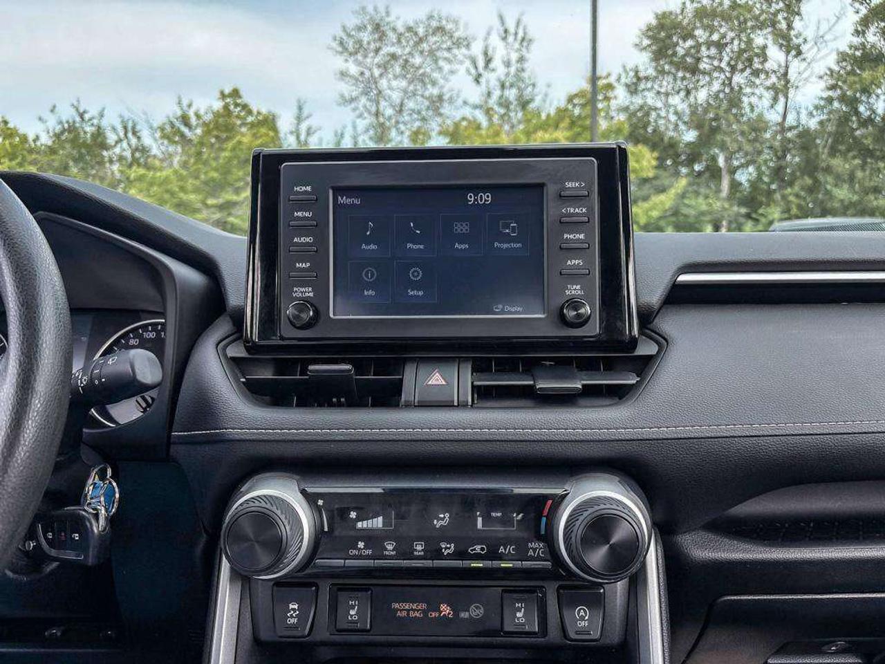 2022 Toyota RAV4 LE Photo