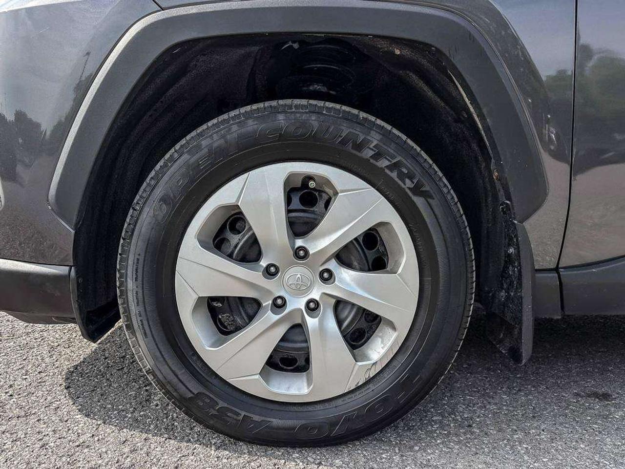 2022 Toyota RAV4 LE Photo
