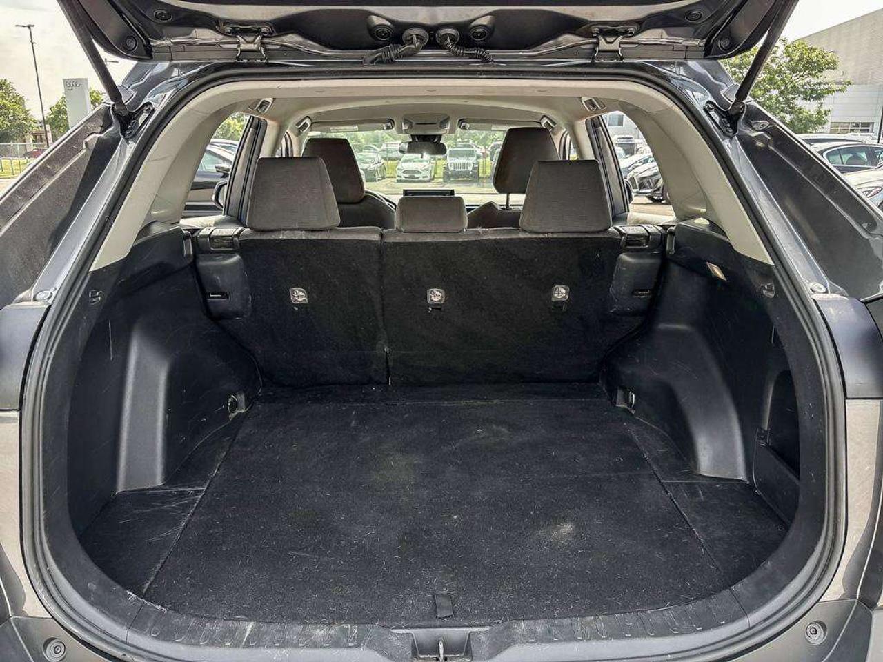 2022 Toyota RAV4 LE Photo