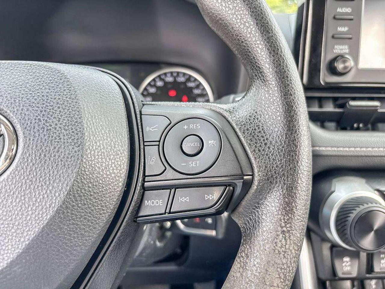 2022 Toyota RAV4 LE Photo
