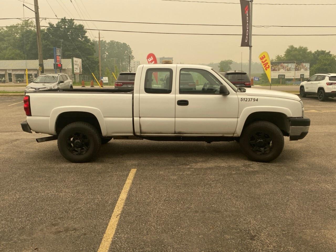 2006 Chevrolet SILVERADO 2500HD 2WD Extended Cab Standard Box Photo