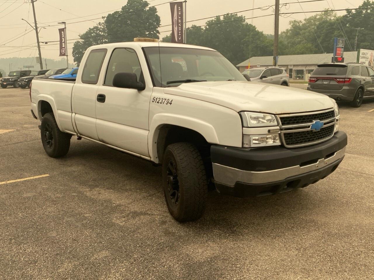 2006 Chevrolet SILVERADO 2500HD 2WD Extended Cab Standard Box Photo