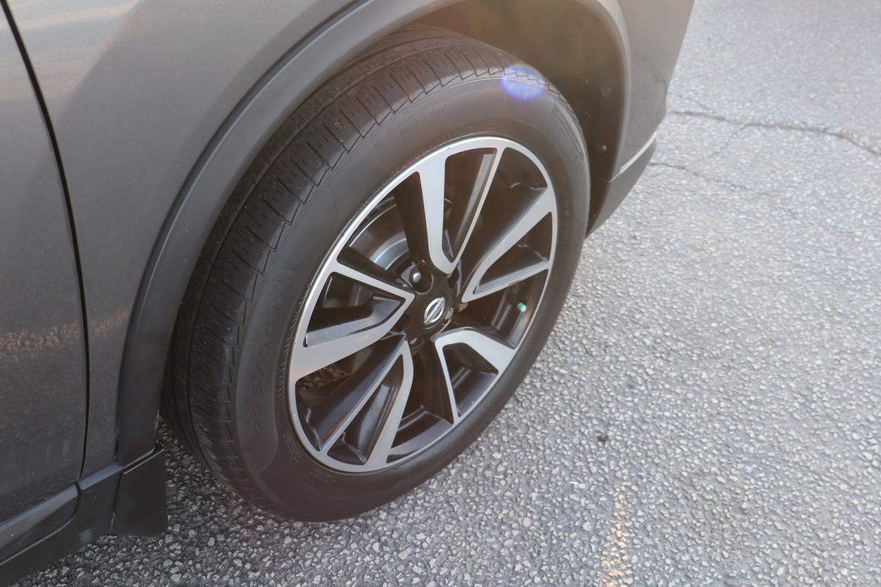 2017 Nissan Rogue Platinum AWD   No Accident   Safety Certification Photo