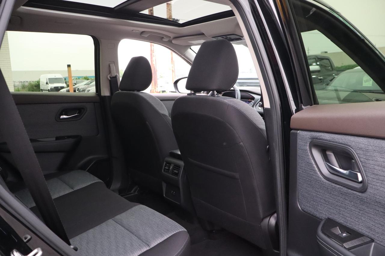 2023 Nissan Rogue SV AWD   Moonroof   No Accident   Clean Carfax Photo