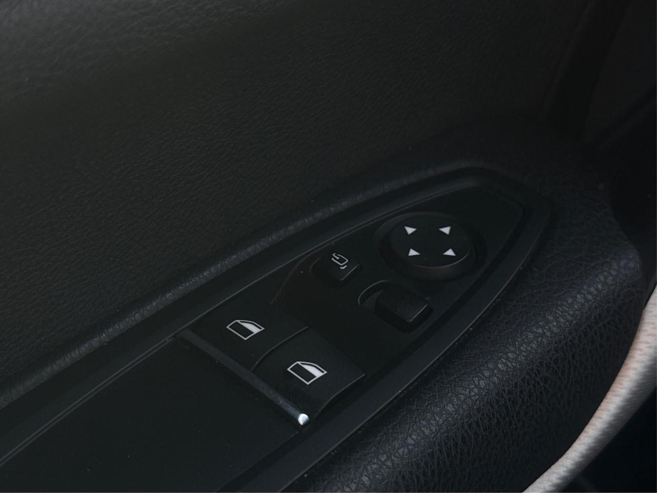 2020 BMW 2 Series SE Photo