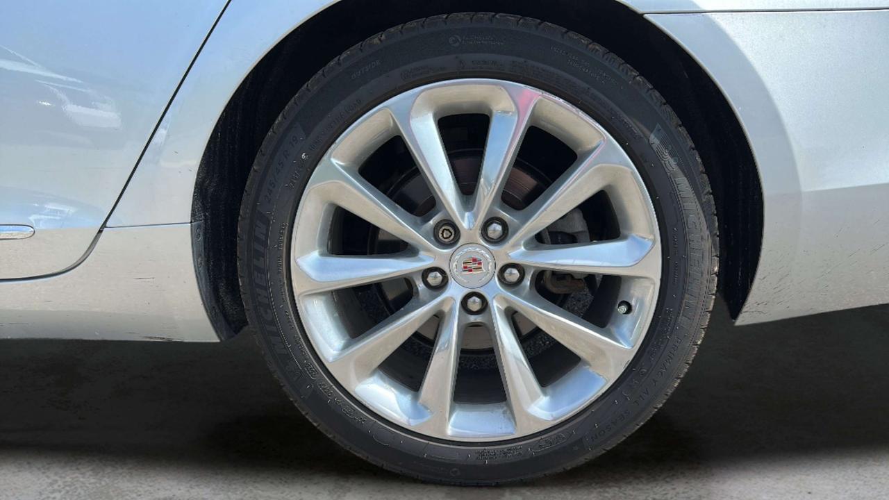 2013 Cadillac XTS Luxury Photo
