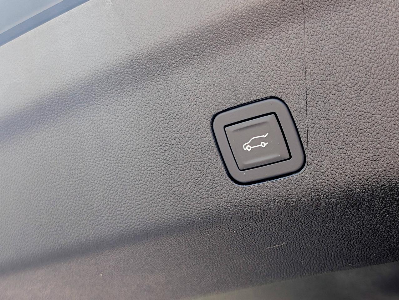 2026 GMC Yukon XL Denali Photo