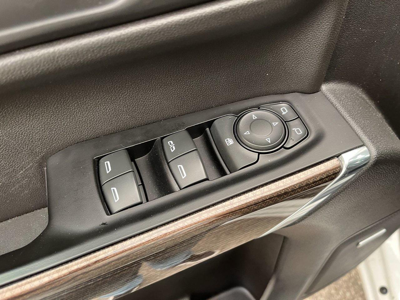 2019 Chevrolet Silverado 1500 4WD Double Cab 147'' WB RST Photo