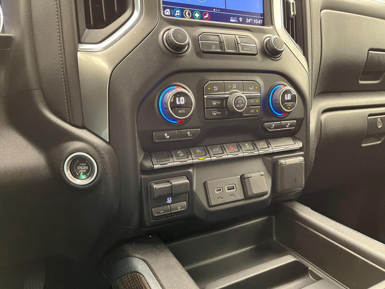 2019 Chevrolet Silverado 1500 4WD Double Cab 147'' WB RST Photo