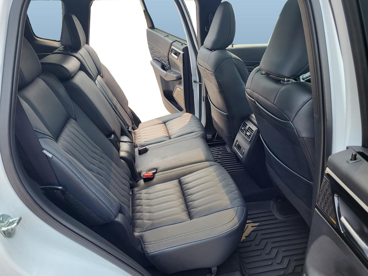 2025 Mitsubishi Outlander GT Photo