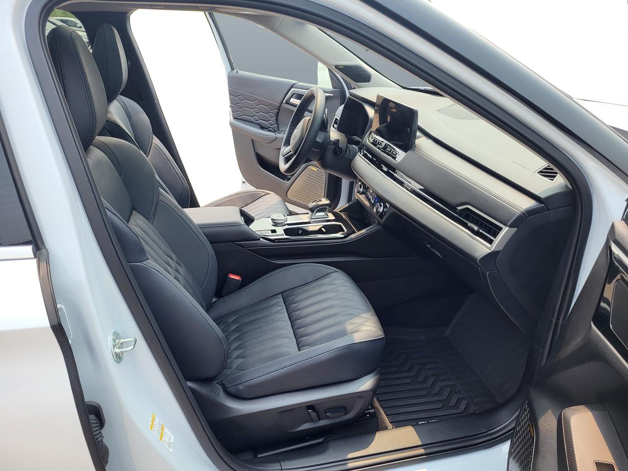 2025 Mitsubishi Outlander GT Photo