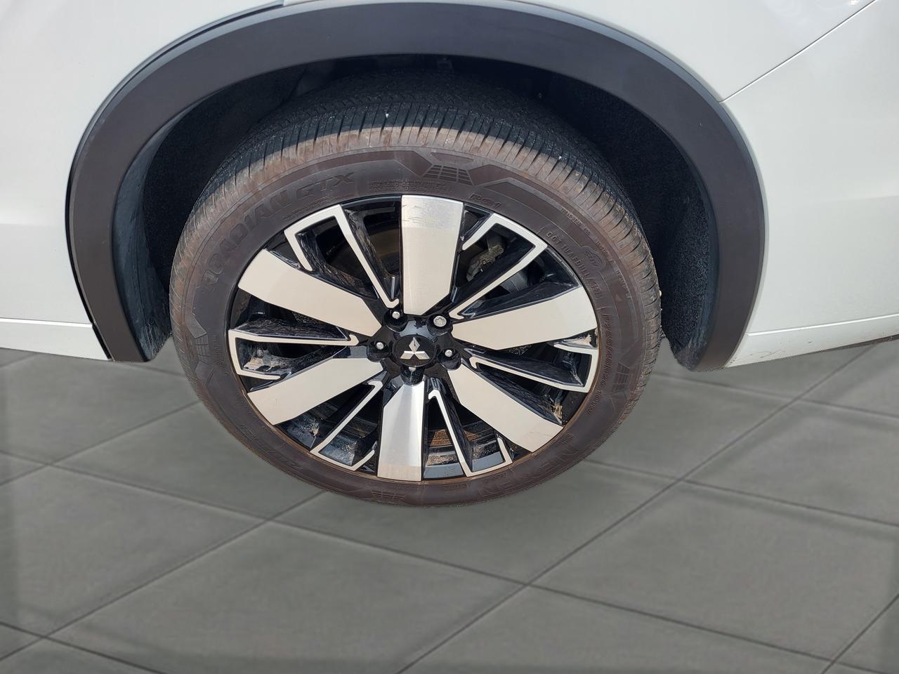 2025 Mitsubishi Outlander GT Photo