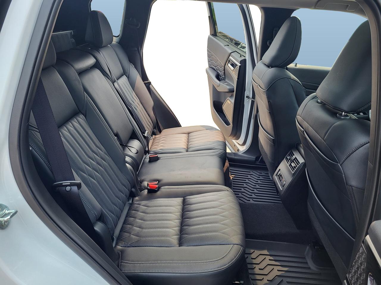 2025 Mitsubishi Outlander GT Photo