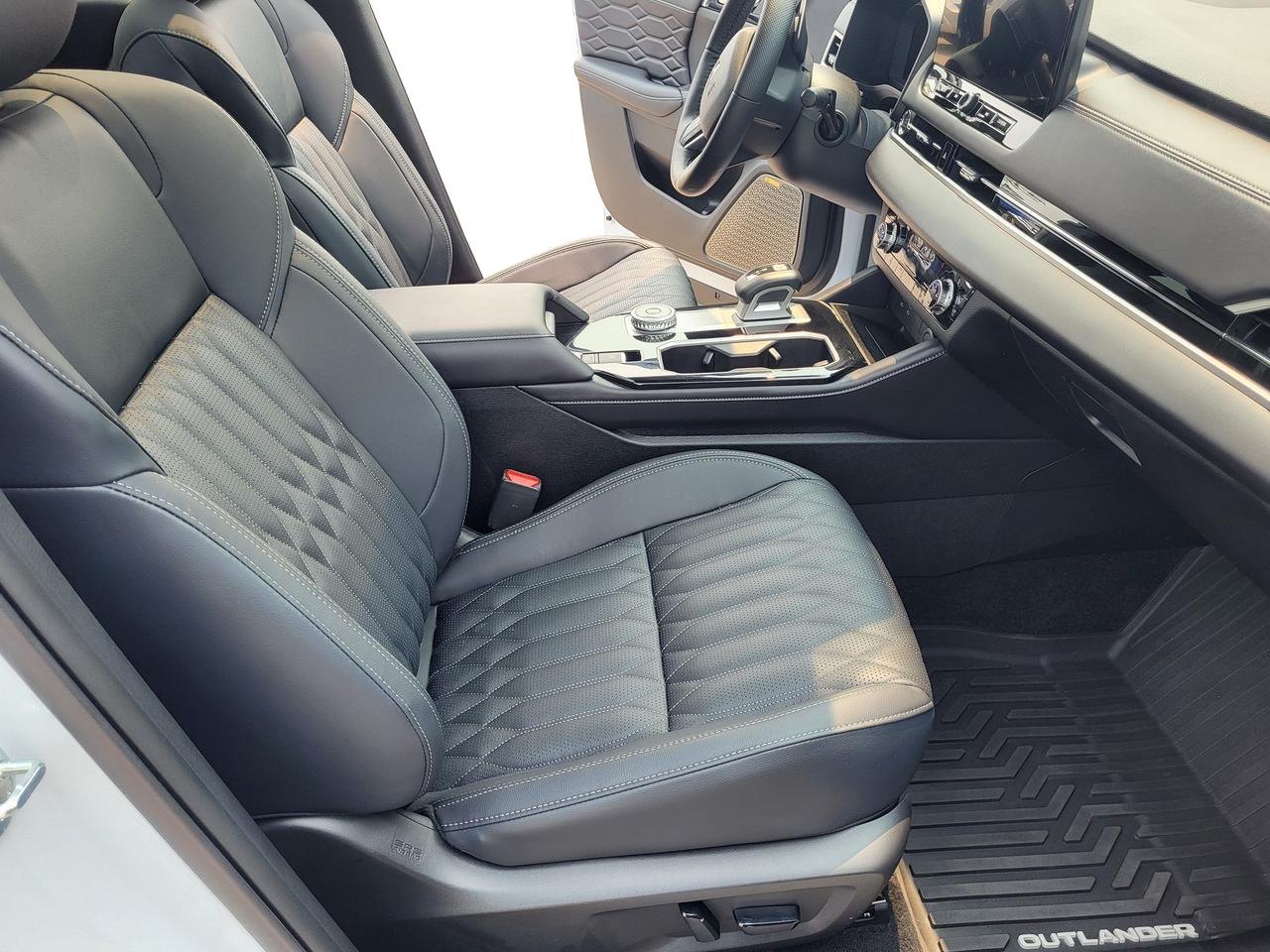 2025 Mitsubishi Outlander GT Photo